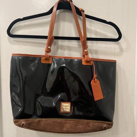Dooney & Bourke Handbags - Vintage Dooney & Bourke 1975 patent leather Glossy Black and Tan Tote